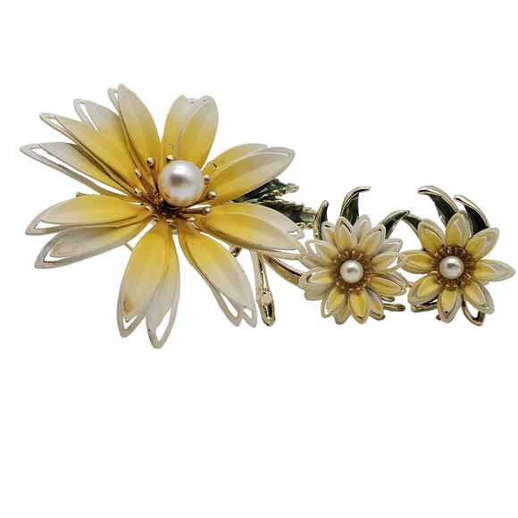 Flower Power Brooch & Clip Earrings White Yellow Enamel Daisy Pin Boho Hippie - Picture 4 of 9